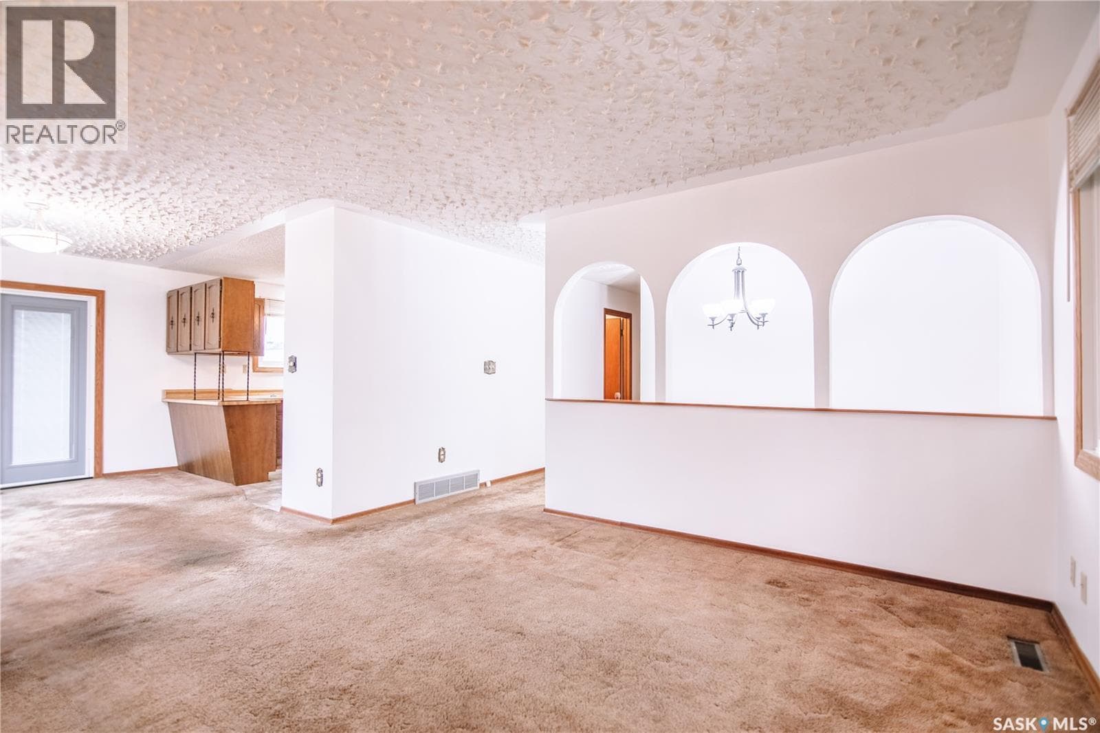 31 TRIFUNOV CRESCENT — photo 3