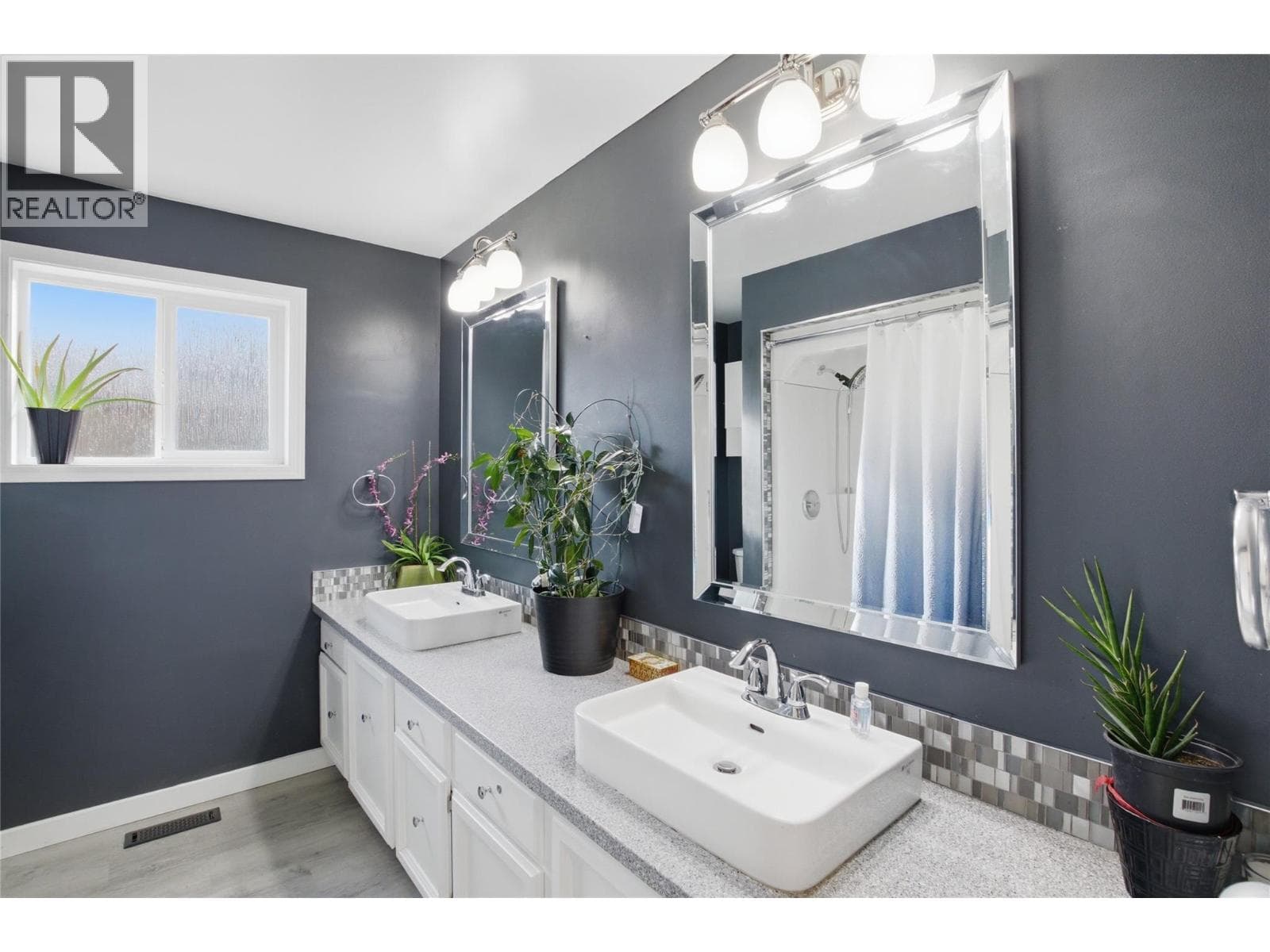 222 DOGWOOD Court, Interior REALTORS® — photo 2