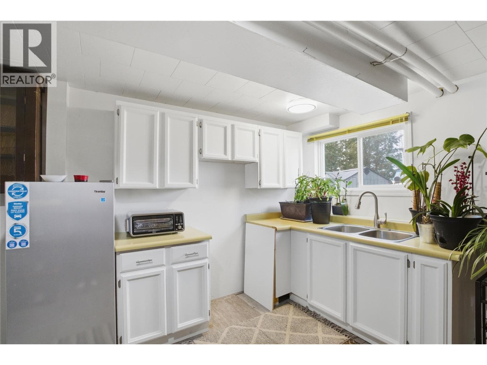 222 DOGWOOD Court, Interior REALTORS® — photo 3