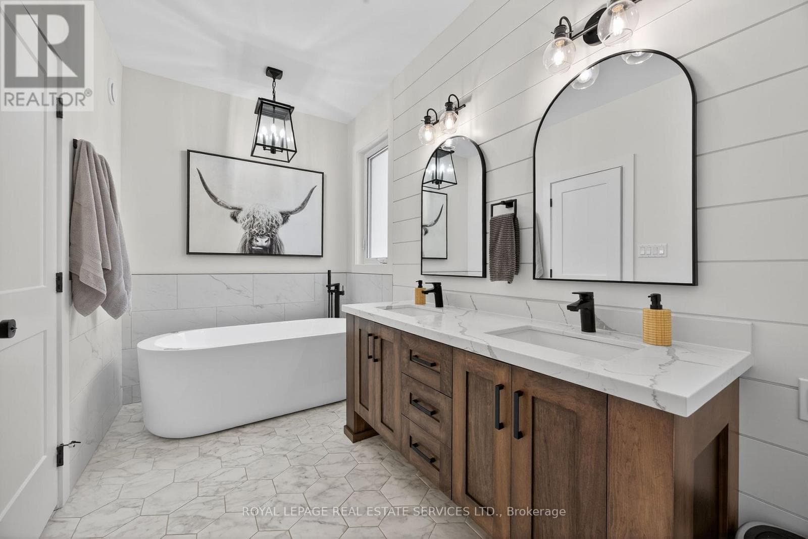 465 PARKVIEW COURT in 