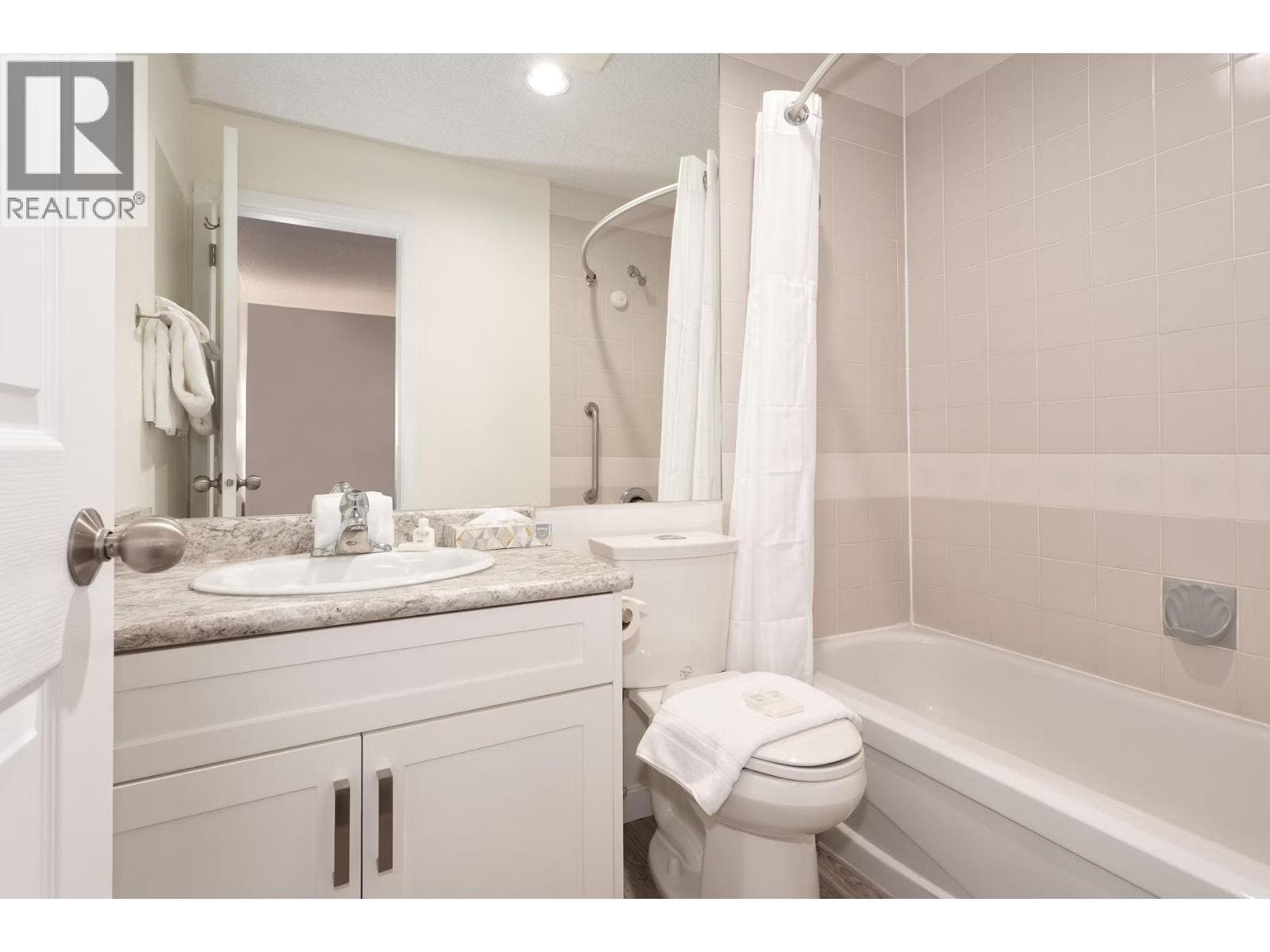 117 2050 LAKE PLACID(WEEK 51) ROAD, Greater Vancouver — photo 3