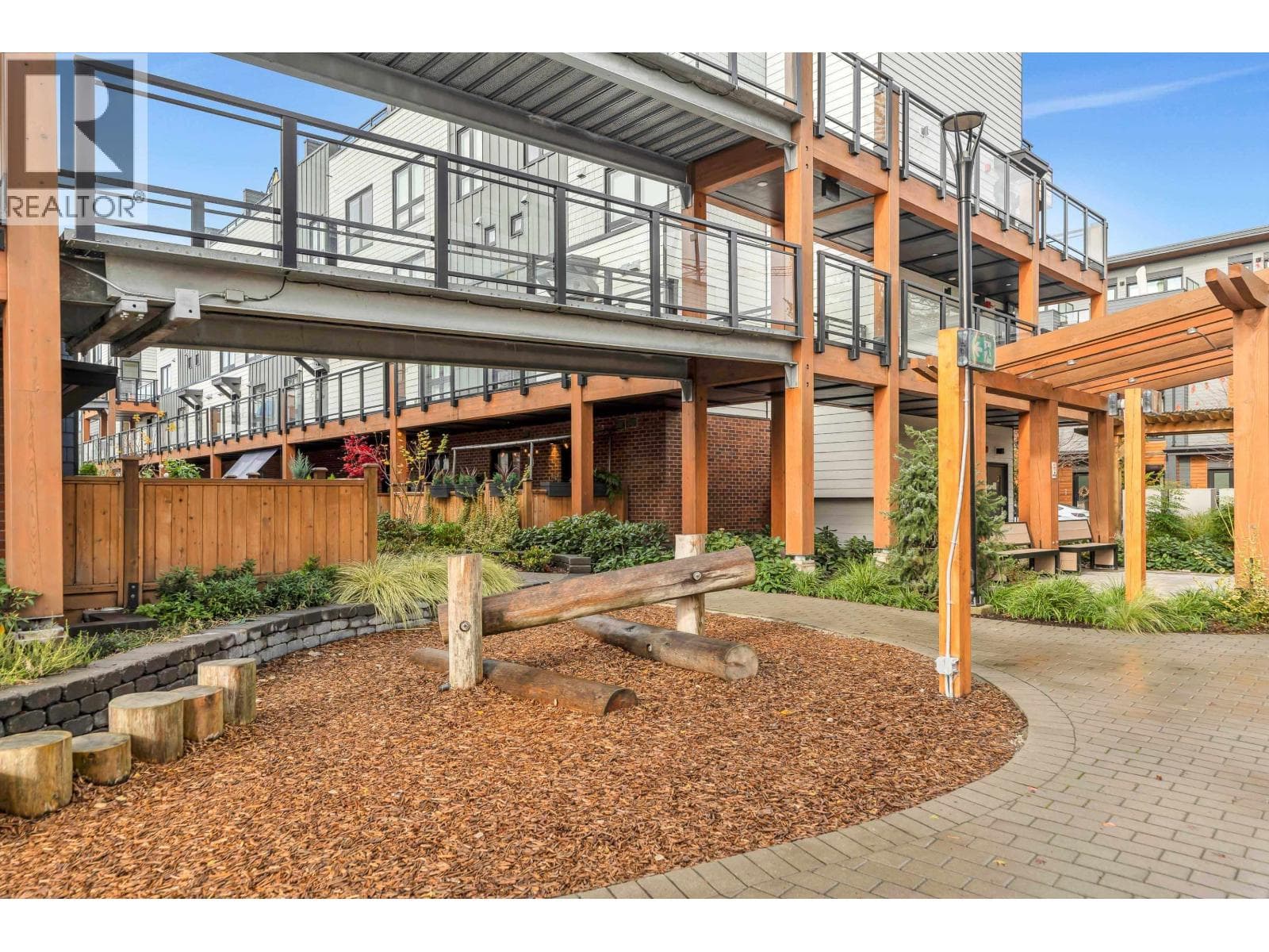 #146 545 E 2ND STREET, Greater Vancouver — photo 3