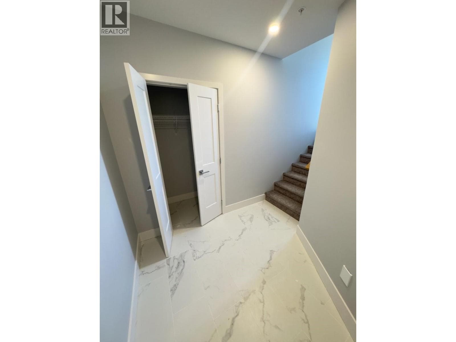 130 COLEBROOK Road Unit# 19, Interior REALTORS® — photo 5