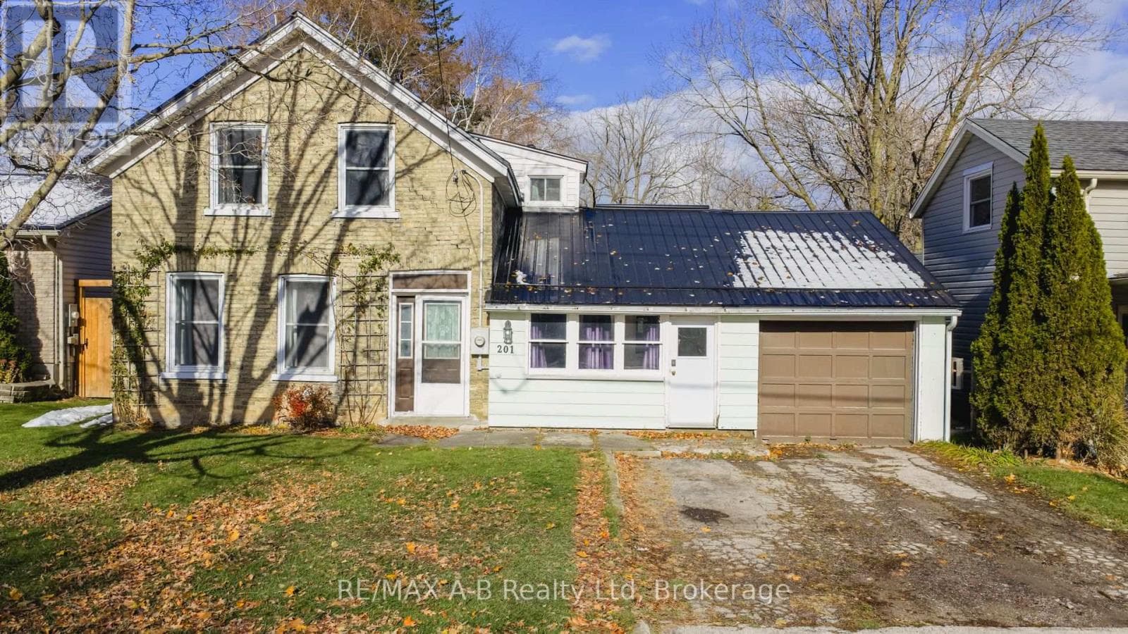 201 JONES STREET W — photo 2