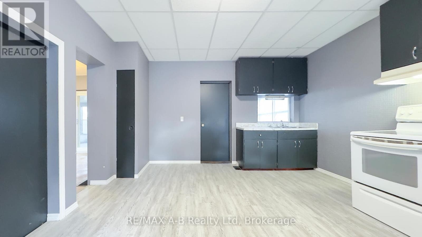 201 JONES STREET W — photo 5