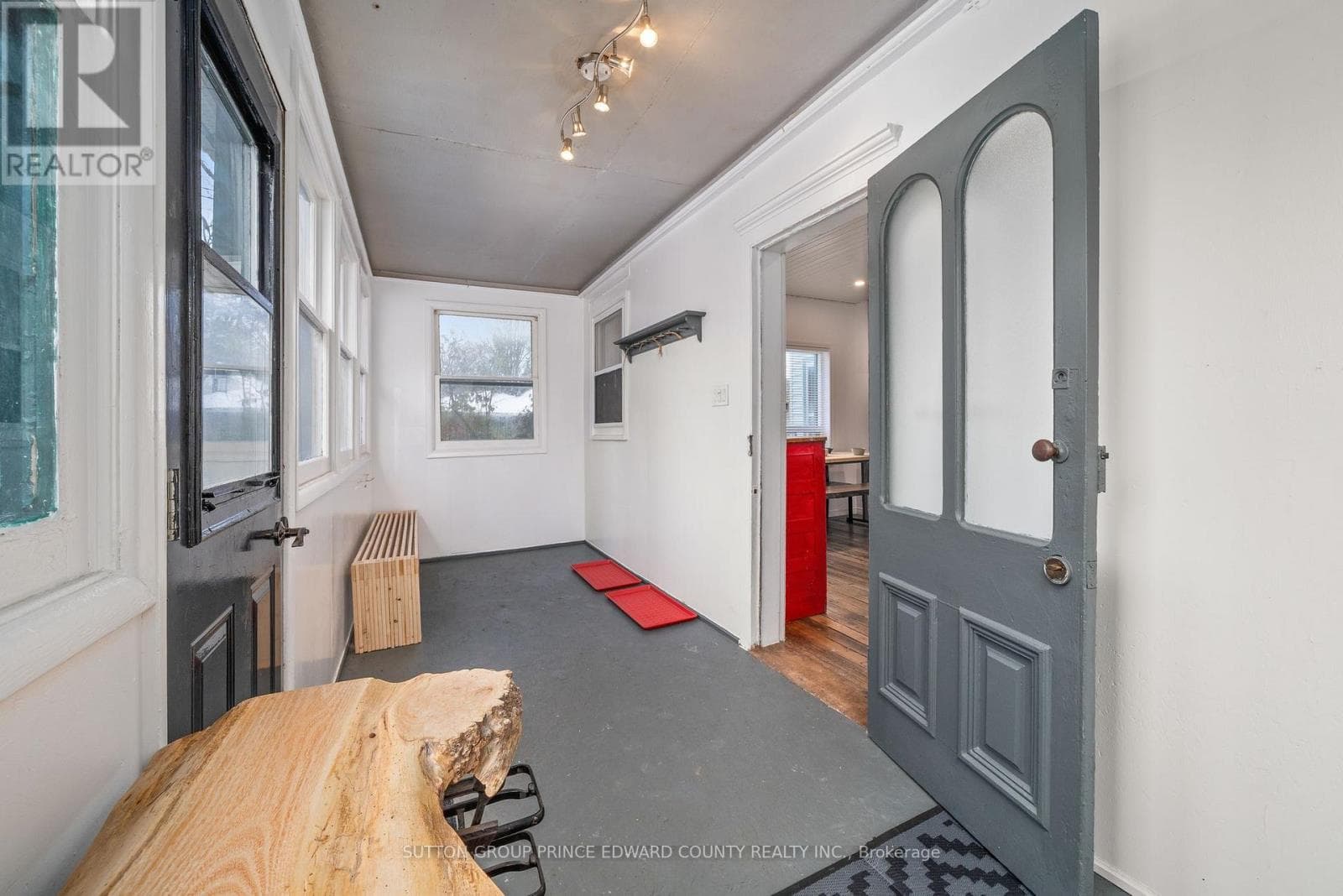 2 QUEEN STREET, Central Lakes — photo 5
