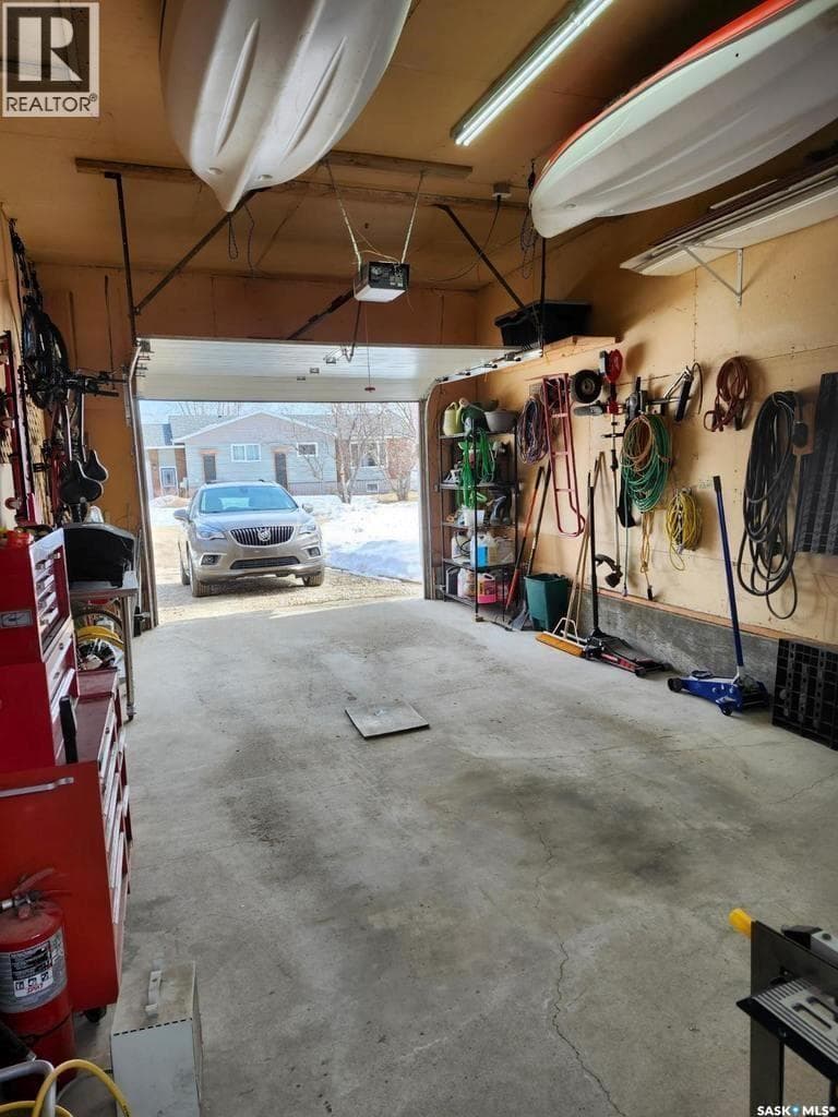 421 LOGAN AVENUE, Saskatchewan — photo 2