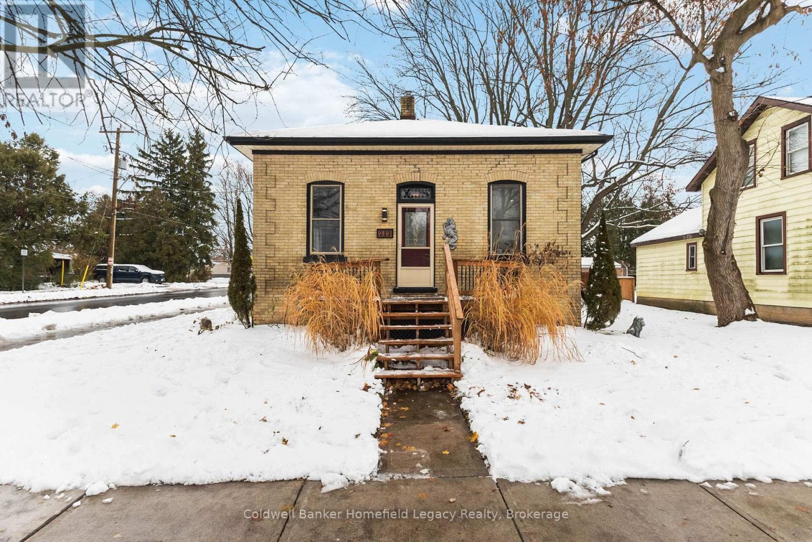 212 ANDREW STREET — photo 2