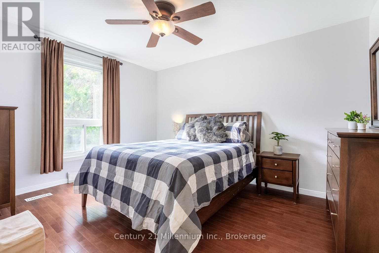 104 GLENWOOD PLACE, OnePoint — photo 2