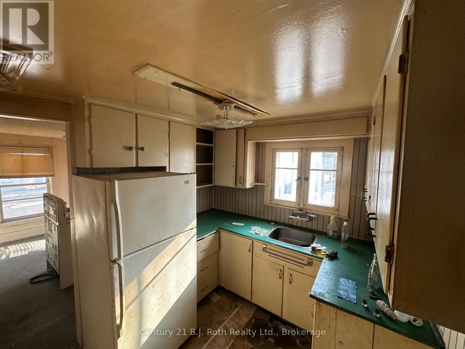 371 WEST STREET N in
