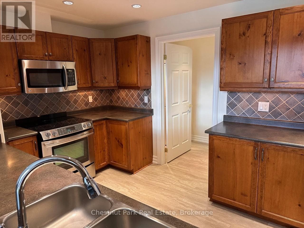 601 - 110 STEAMSHIP BAY ROAD, OnePoint — photo 2