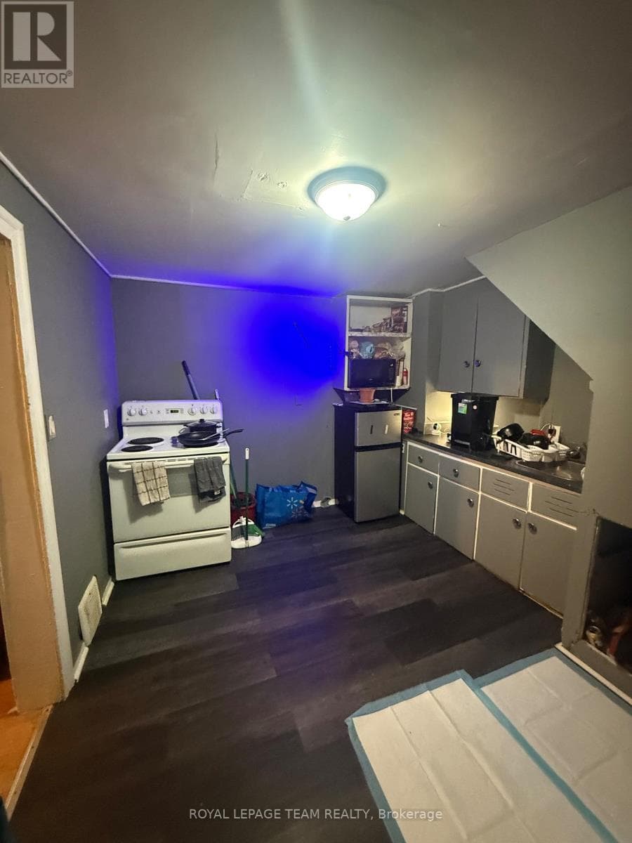 475 PEMBROKE STREET W in 