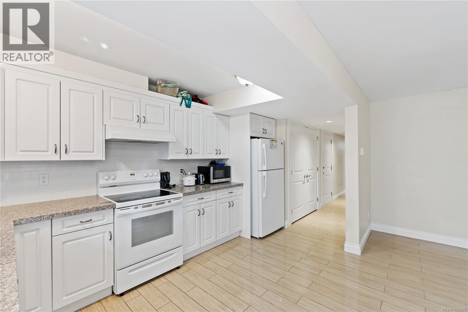 5013 LAGUNA WAY, Vancouver Island — photo 5