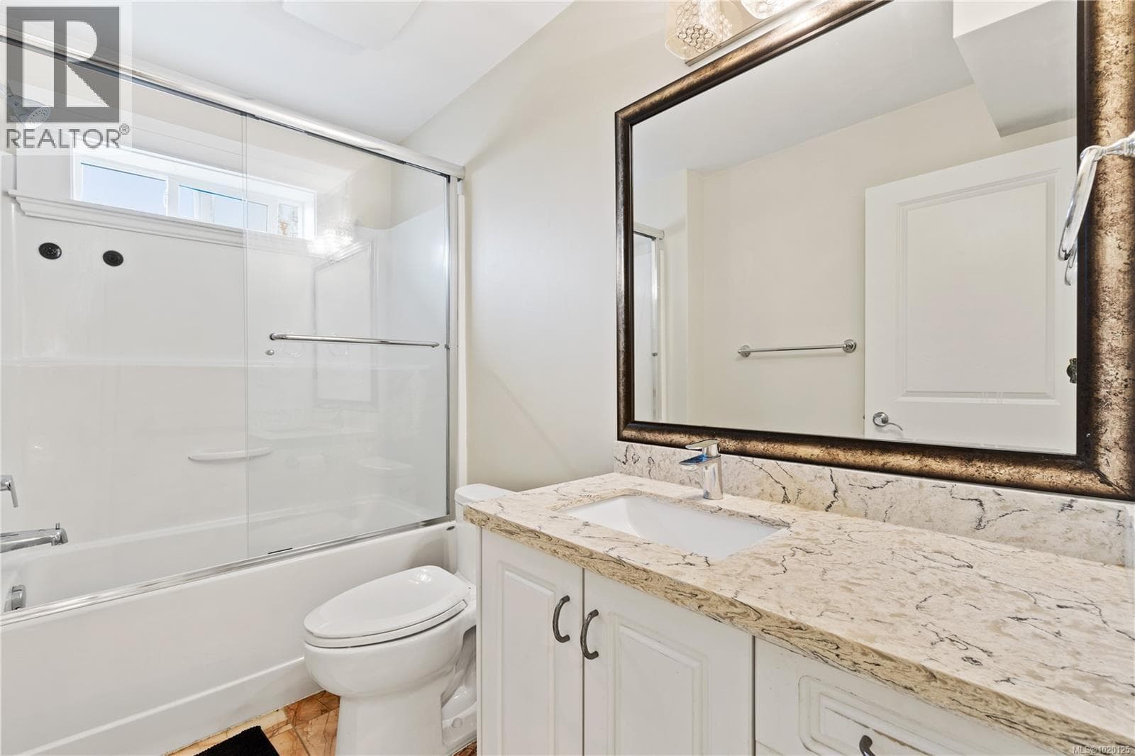 5013 LAGUNA WAY, Vancouver Island — photo 3