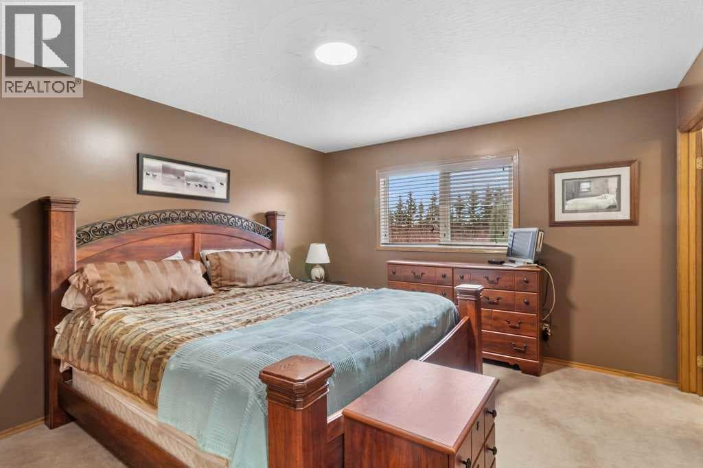 45 RAVENSCRAG CRESCENT, Red Deer (Central Alberta) — photo 3