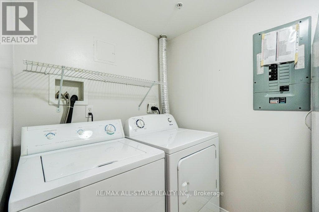 303 - 8 HURON STREET, Central Lakes — photo 4
