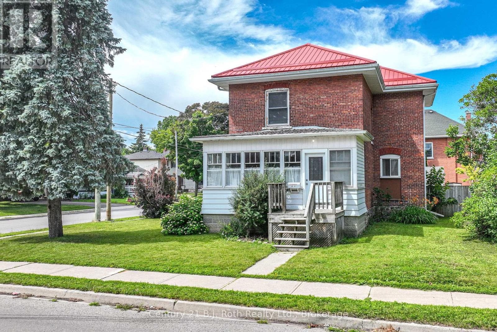 33 SUSSEX STREET SOUTH in Lindsay