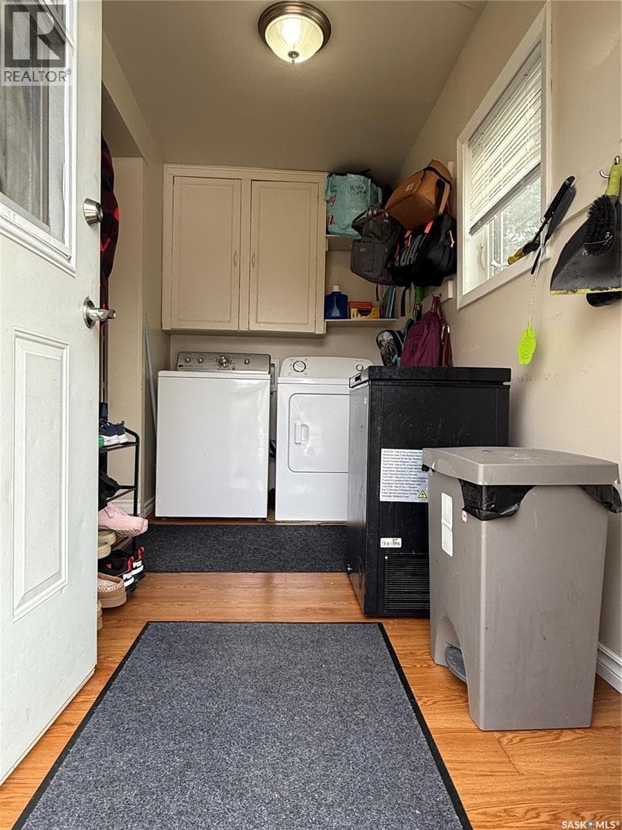 325 Manitoba STREET — photo 2