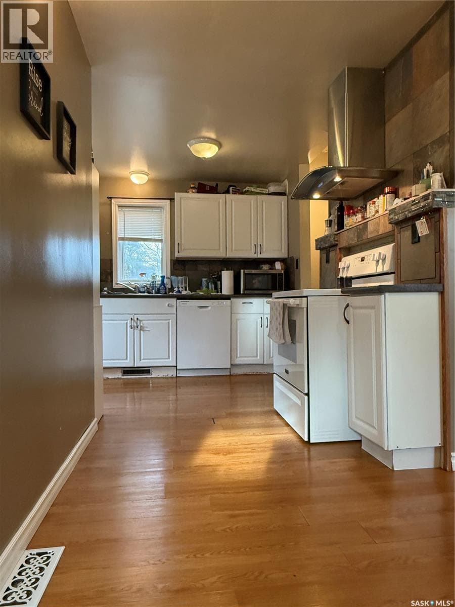 325 Manitoba STREET — photo 3