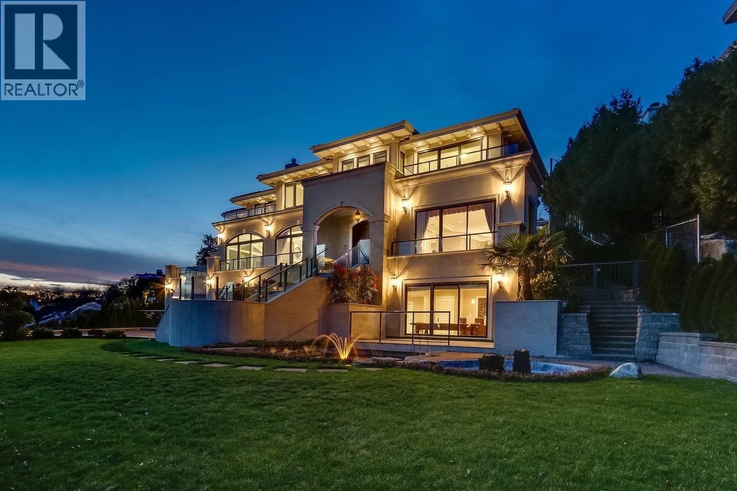 805 KING GEORGES WAY, Greater Vancouver — photo 2