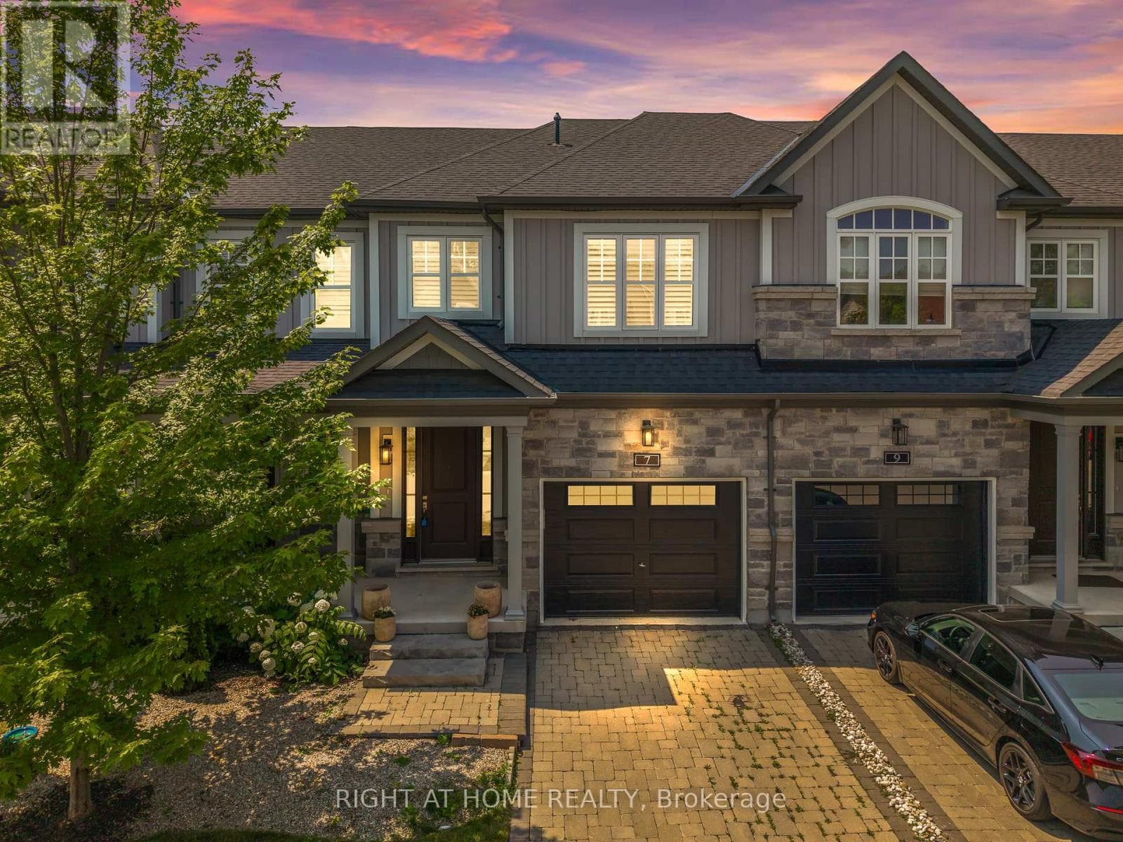 7 WINDSOR CIRCLE, Toronto — photo 2