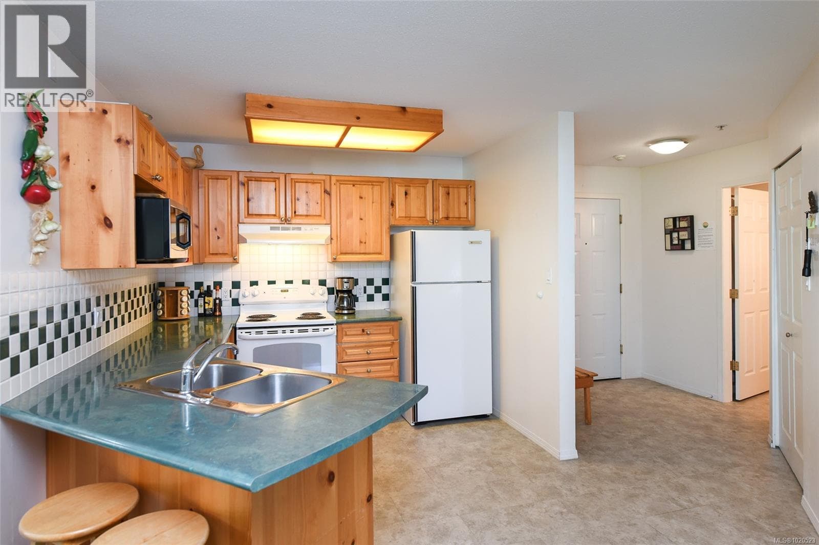 217 1320 HENRY ROAD, Vancouver Island — photo 3