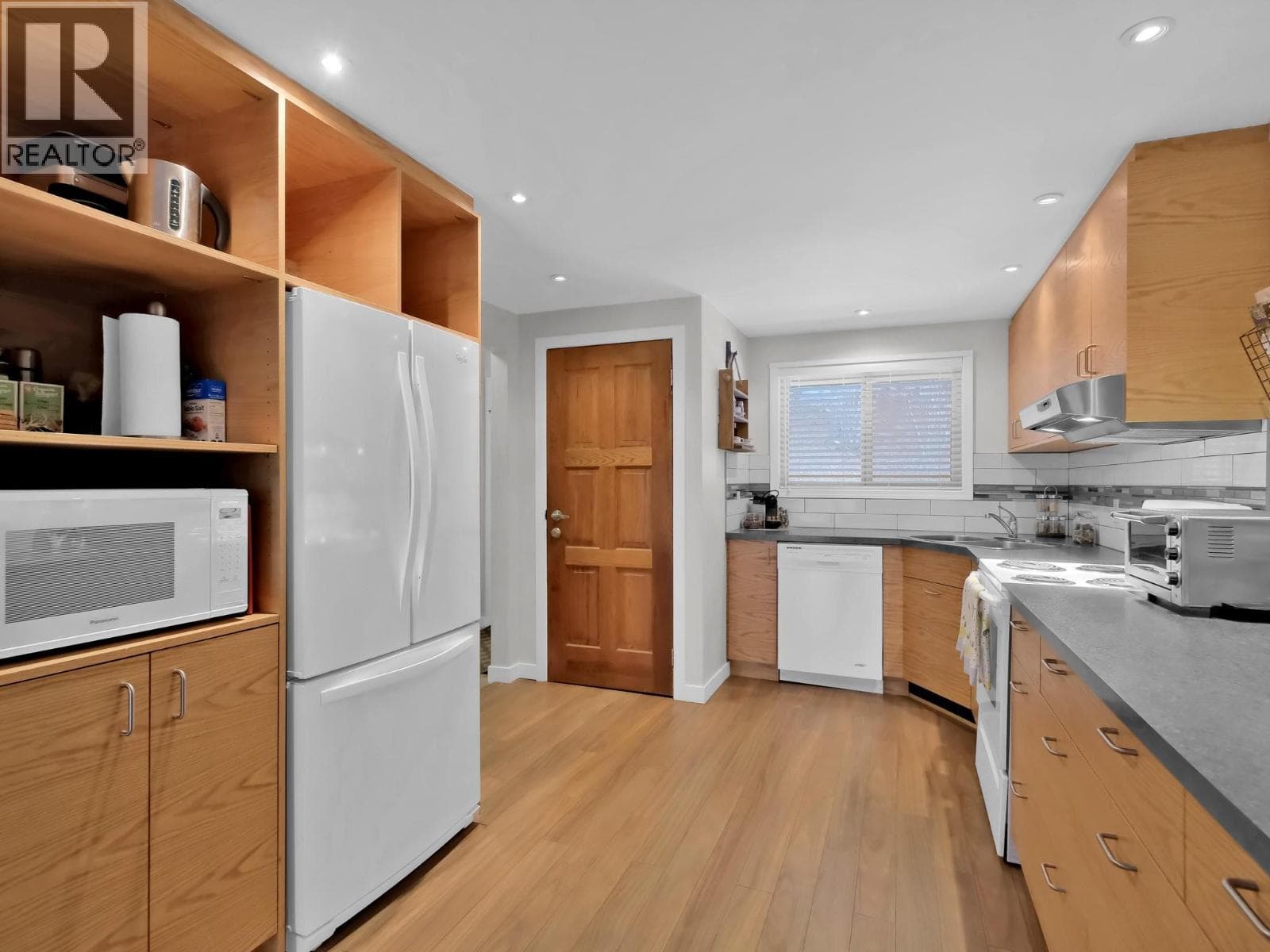 225 CLEARVIEW ROAD UNIT 903, Interior REALTORS® — photo 3