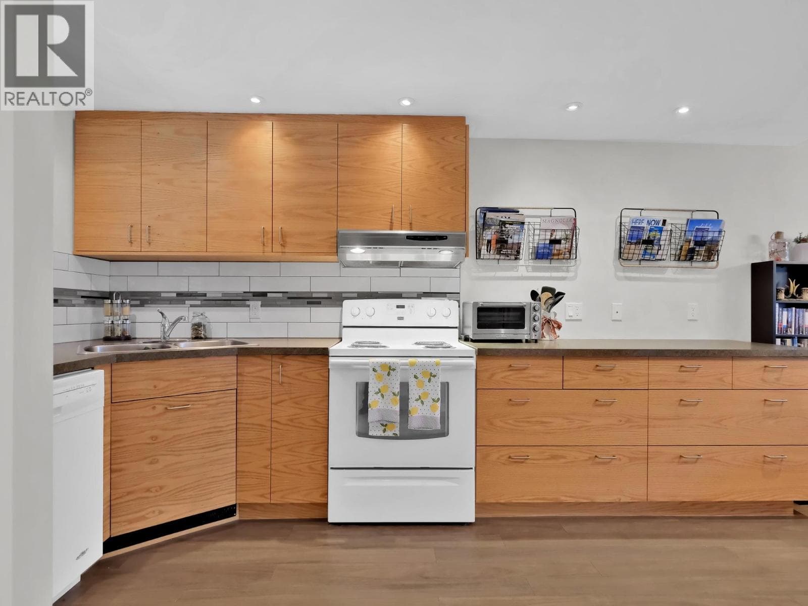 225 CLEARVIEW ROAD UNIT 903, Interior REALTORS® — photo 4
