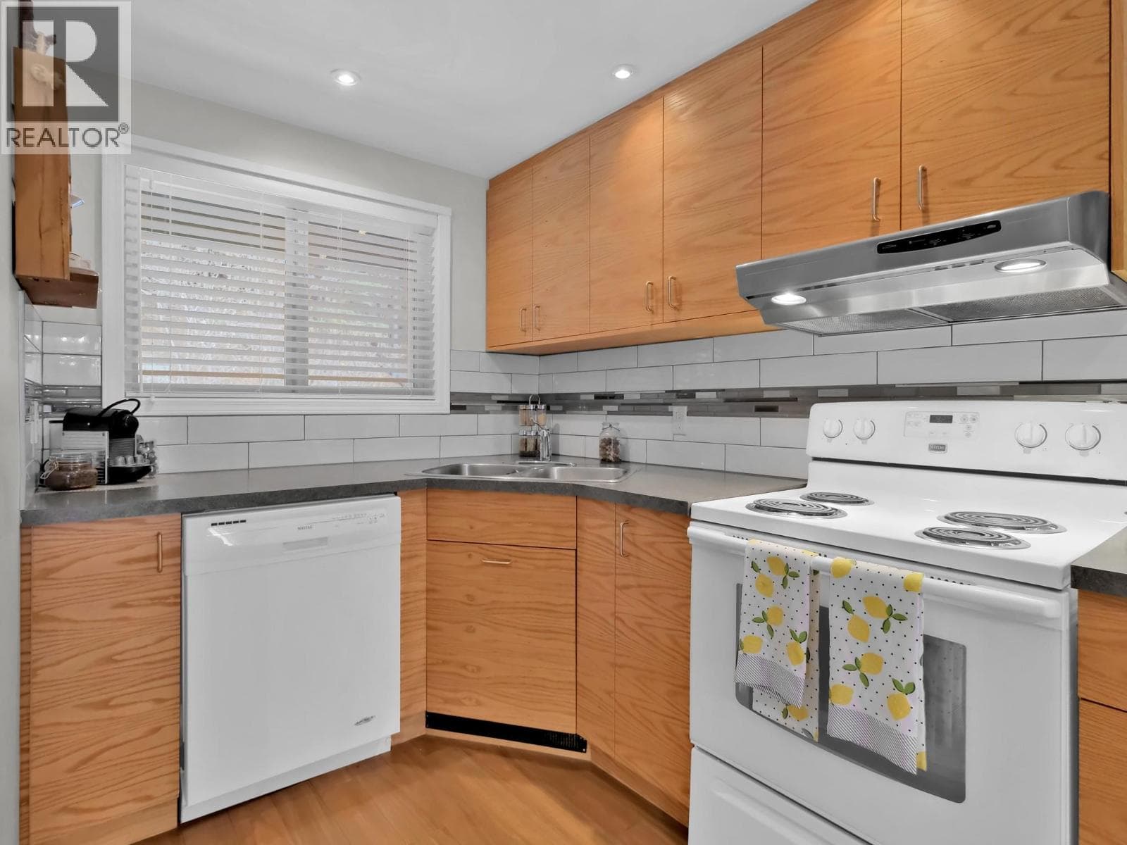 225 CLEARVIEW ROAD UNIT 903, Interior REALTORS® — photo 5