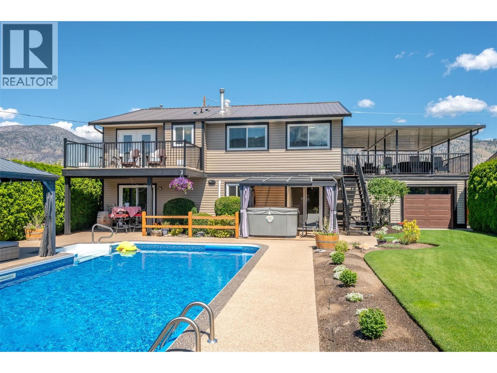 6 MCINTOSH Court in 