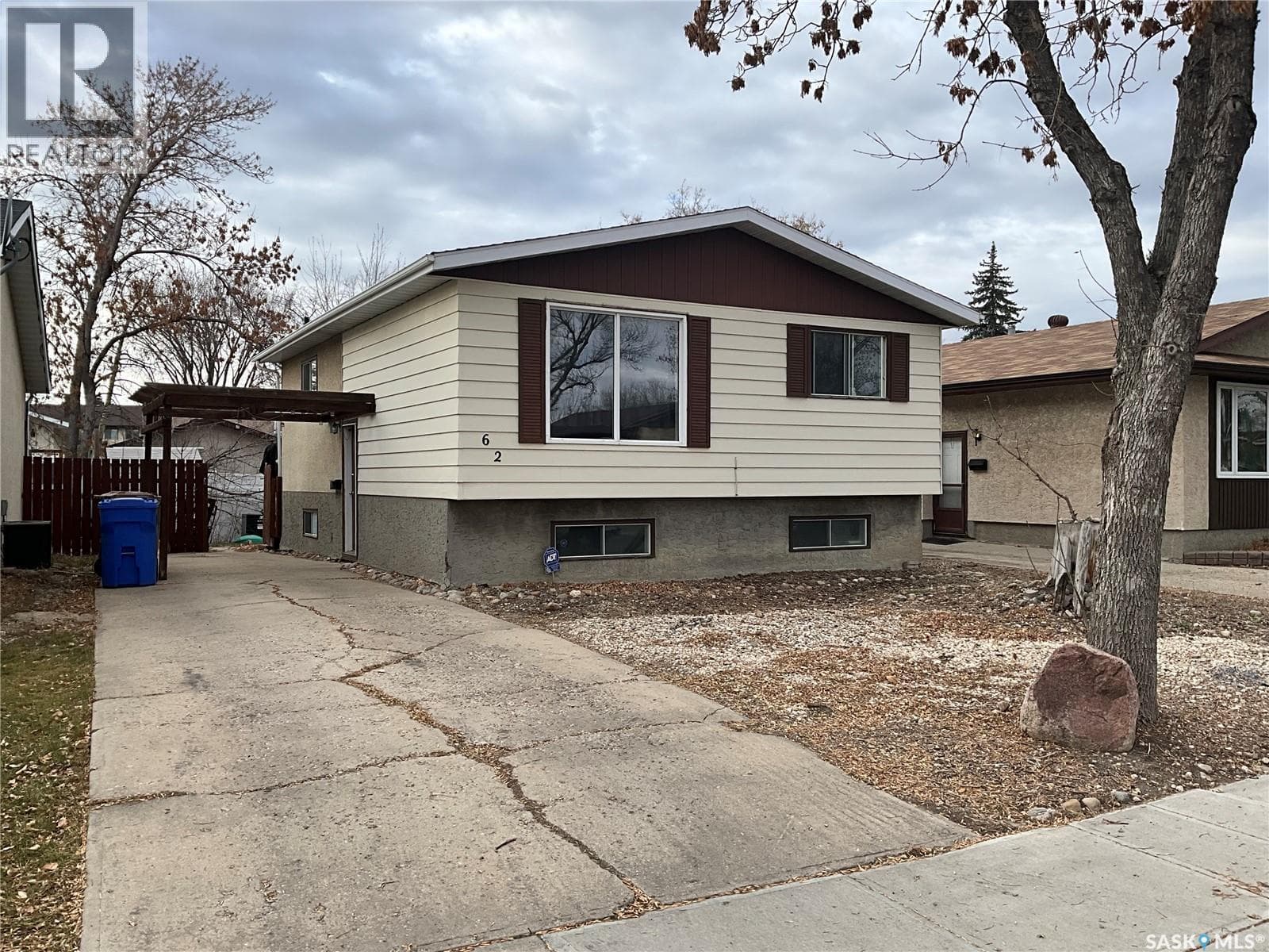 62 ANDREWS CRESCENT in Uplands