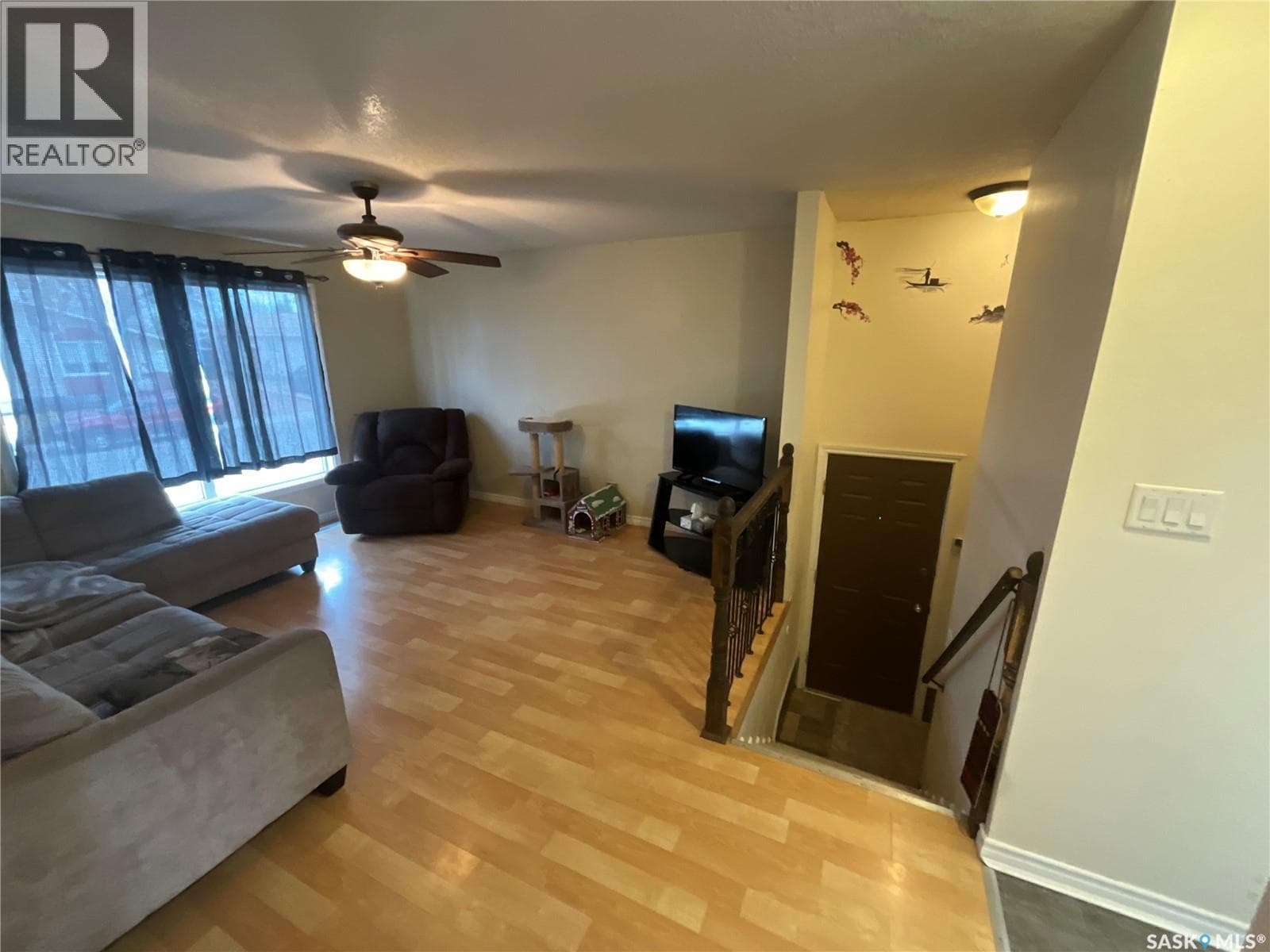 62 ANDREWS CRESCENT — photo 2