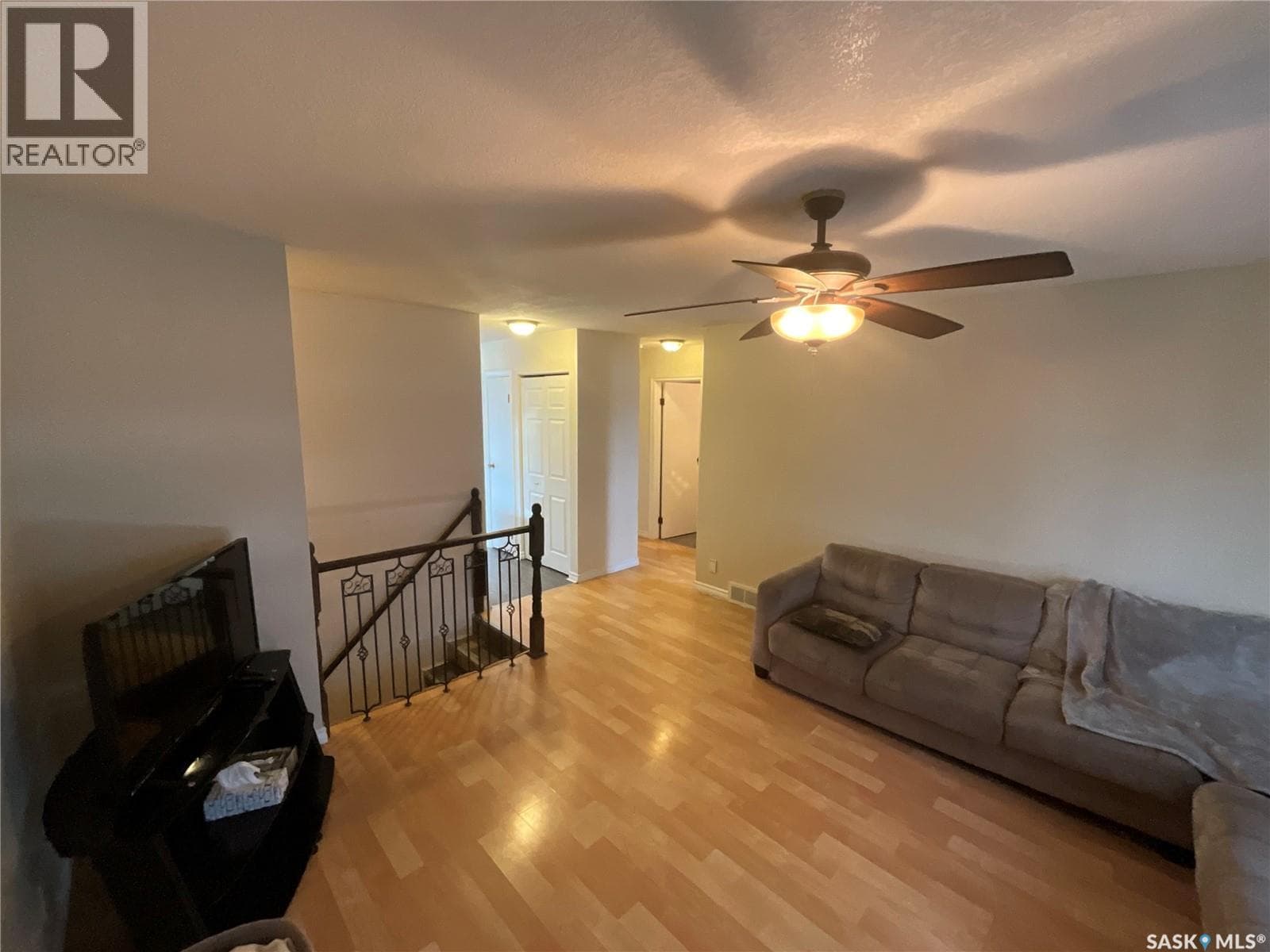 62 ANDREWS CRESCENT — photo 3