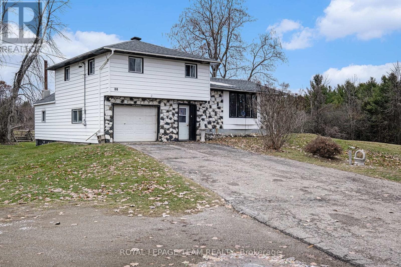 88 BAY ROAD — photo 3