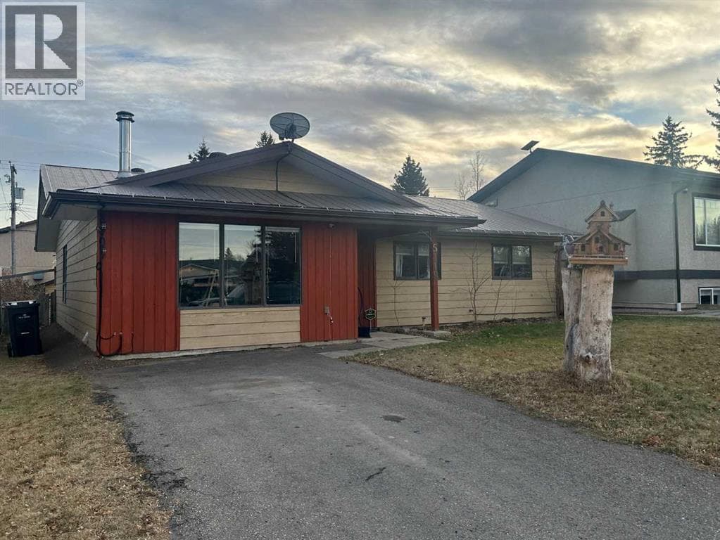 5119 51 Ave in 