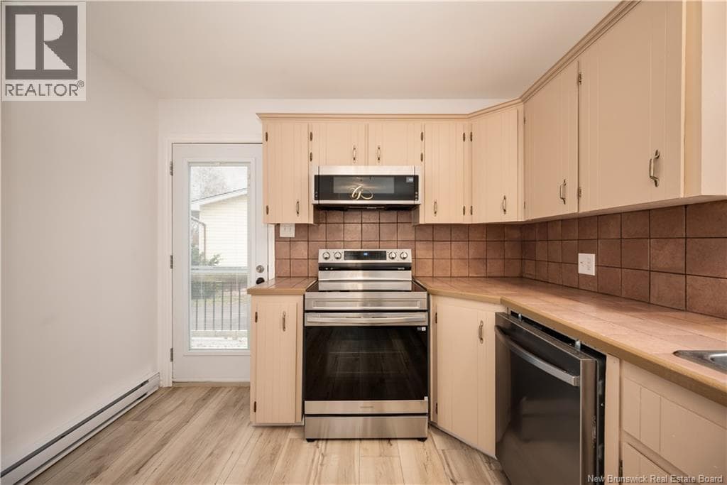 102 NOTINGHAM DRIVE — photo 4