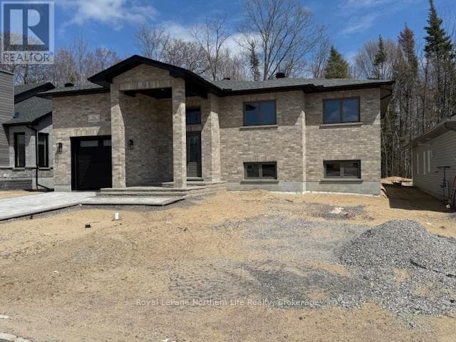 134 ANDREW AVENUE, North Bay — photo 2