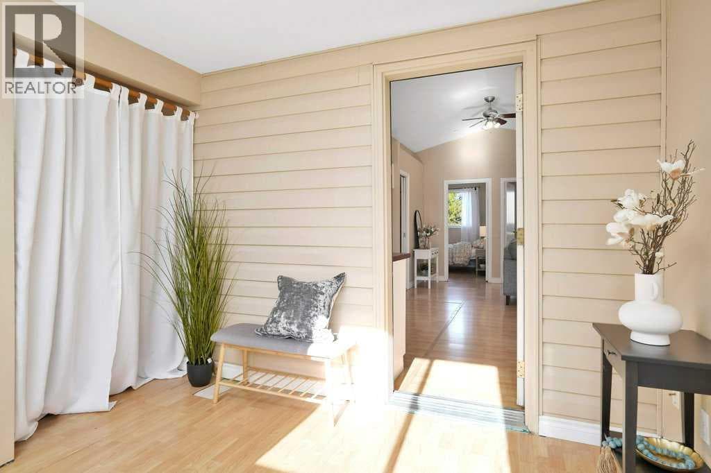 8 SUNNYSIDE DRIVE, Red Deer (Central Alberta) — photo 3