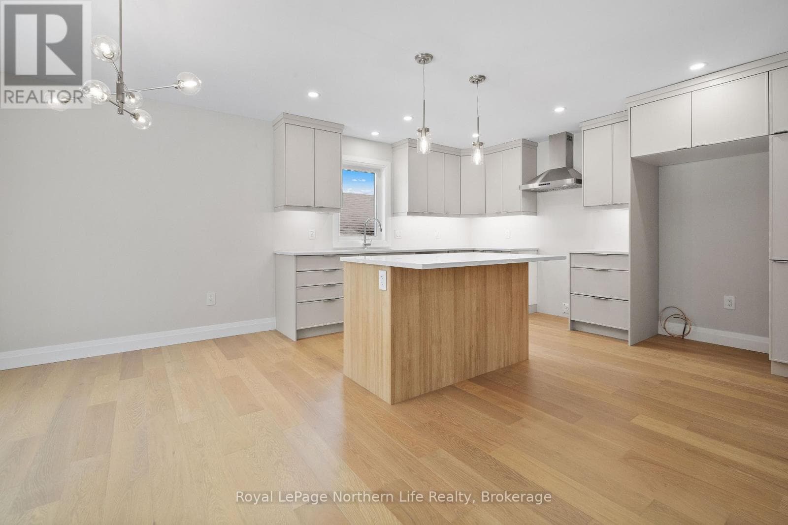 134 ANDREW AVENUE, North Bay — photo 2