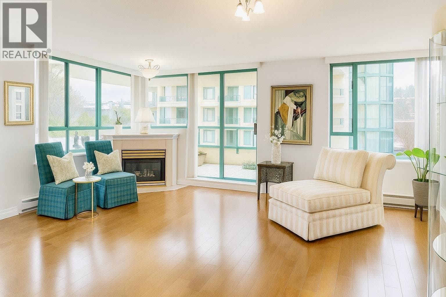 4D 338 TAYLOR WAY — photo 3