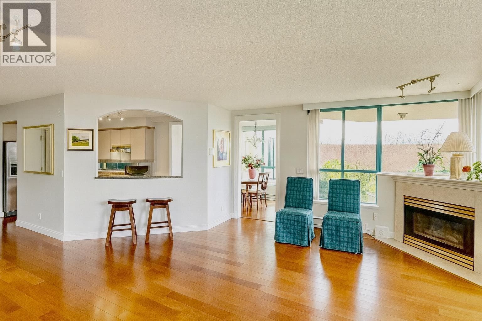 4D 338 TAYLOR WAY — photo 4