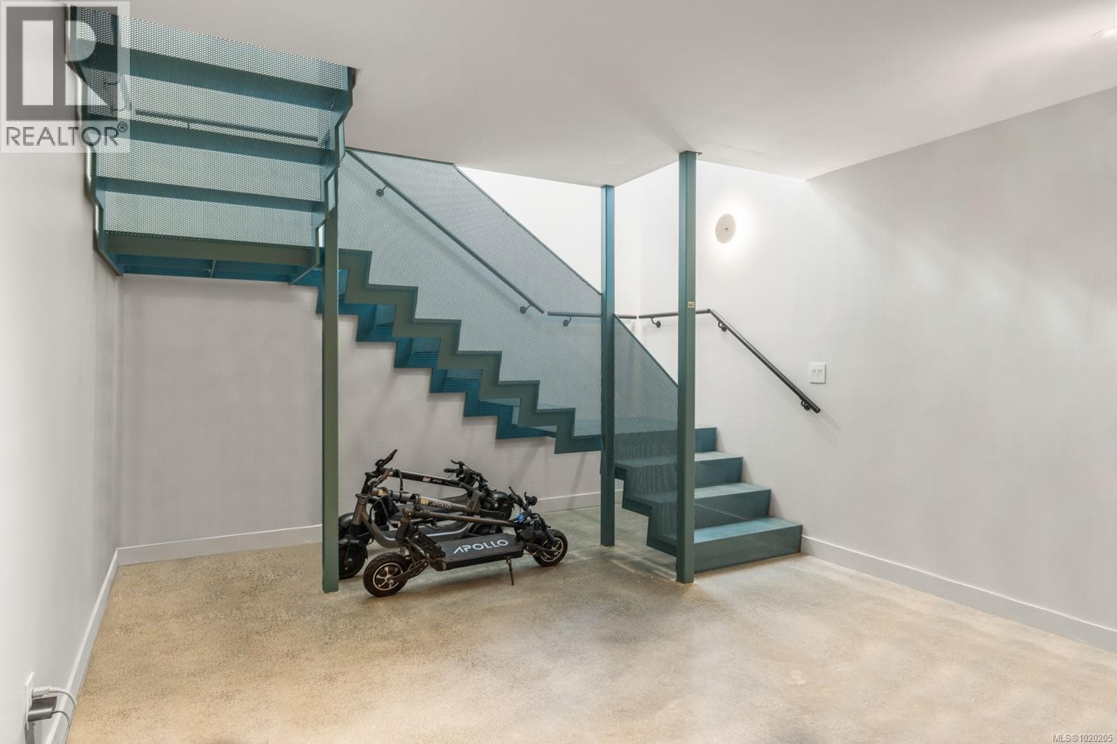 3025 JACKSON STREET in Hillside/Quadra