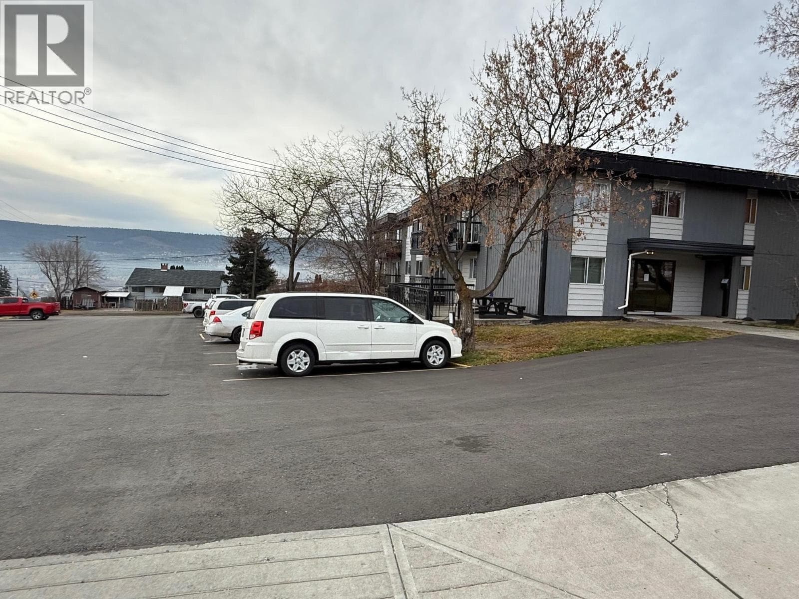 329 N NINTH AVENUE, BC Northern — photo 2