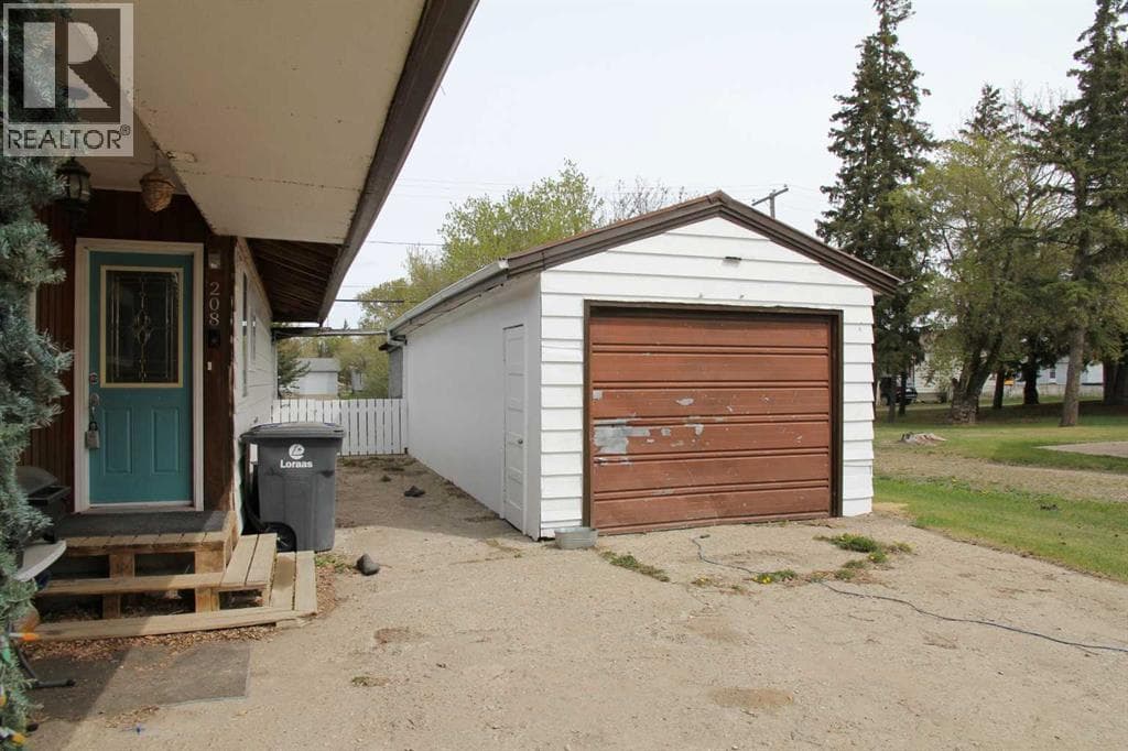 208 1 AVENUE WEST, Lloydminster — photo 3