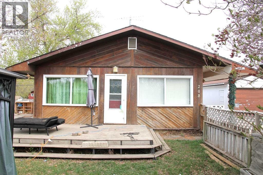 208 1 AVENUE WEST, Lloydminster — photo 2