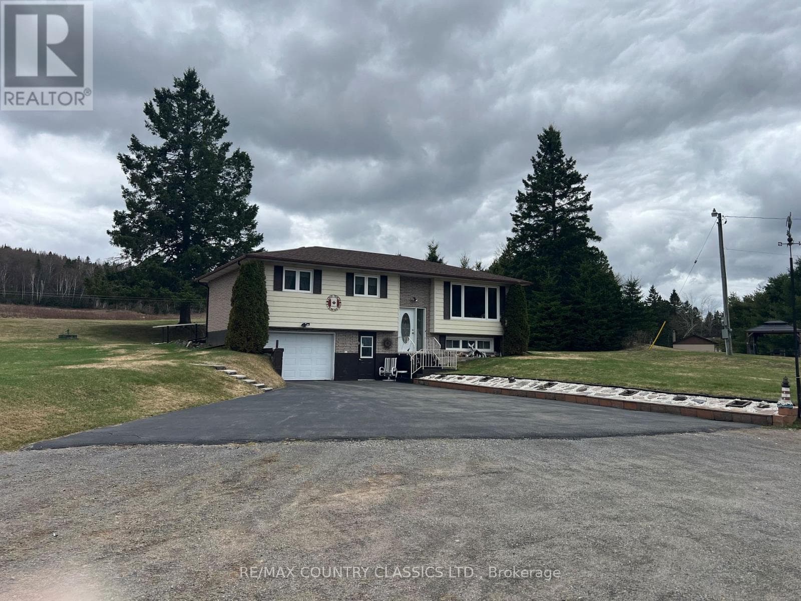 3559 SOUTH BAPTISTE LAKE ROAD, Central Lakes — photo 2