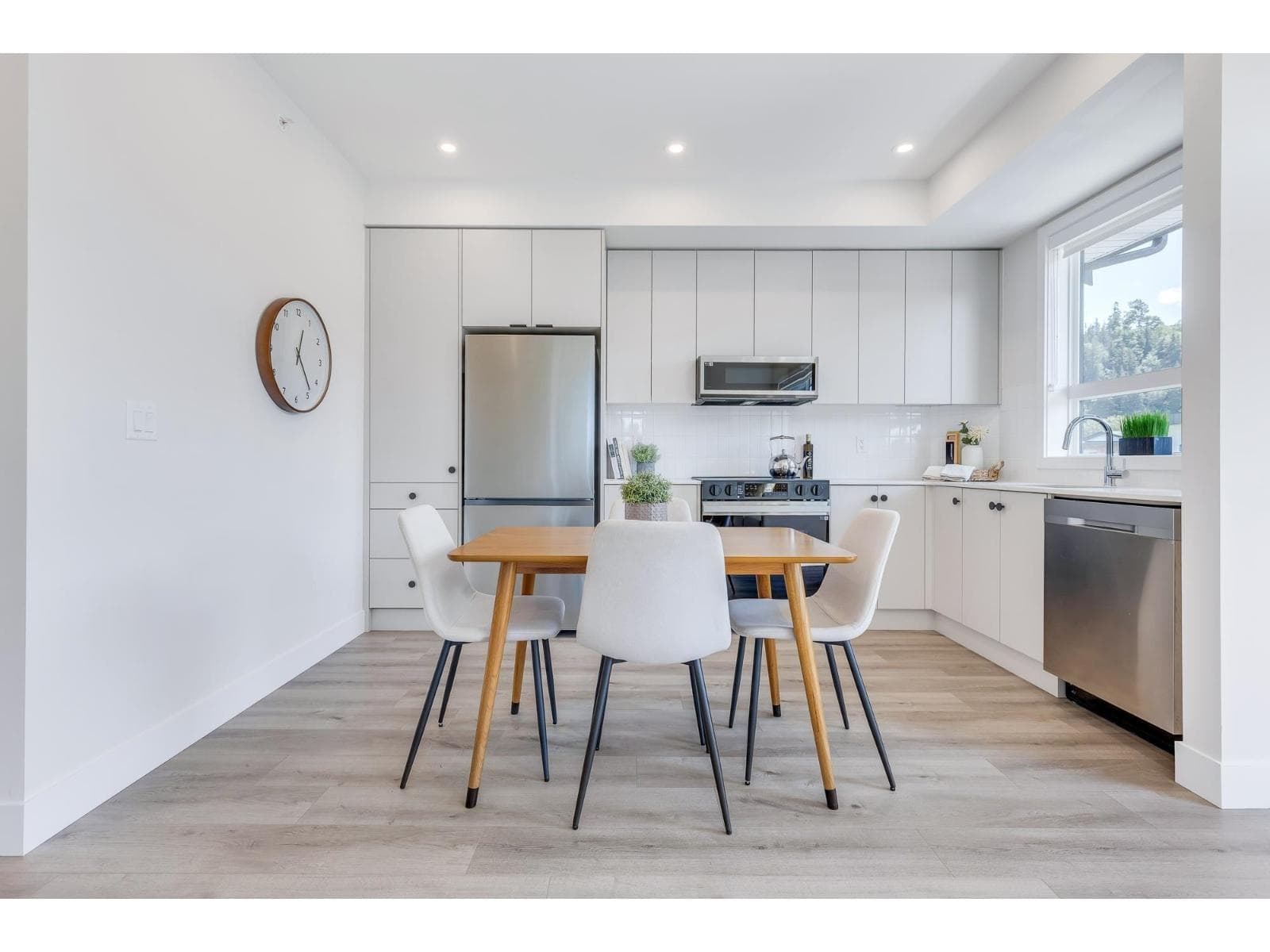 403 45497 CAMPUS DRIVE, Garrison Crossing — photo 4