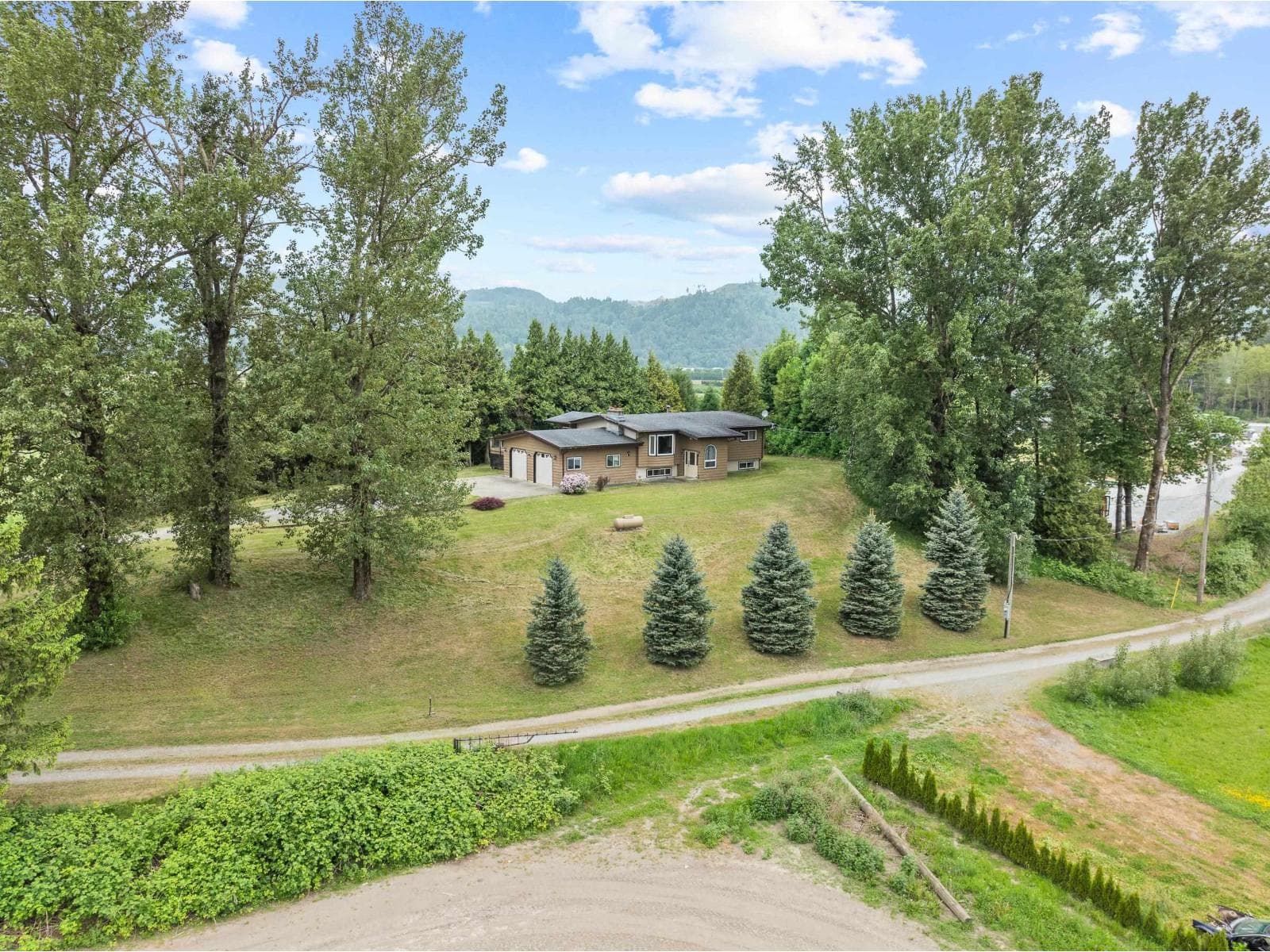 38604 NORTHWEST 5 ROAD in Sumas Prairie