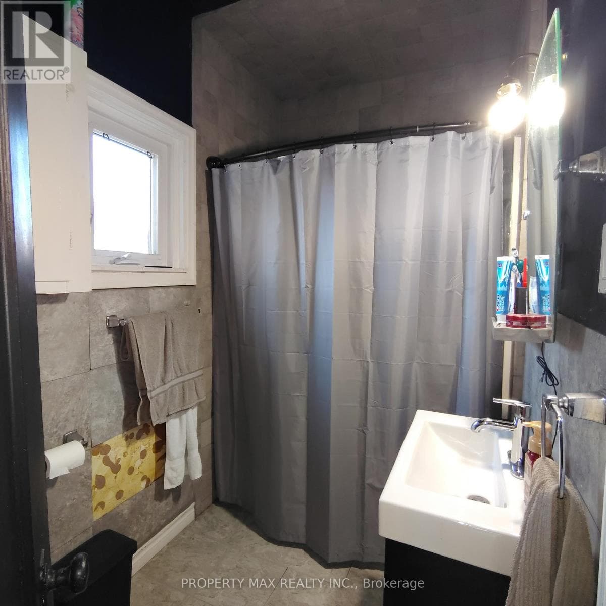304 WEST SCUGOG LANE, Toronto — photo 5
