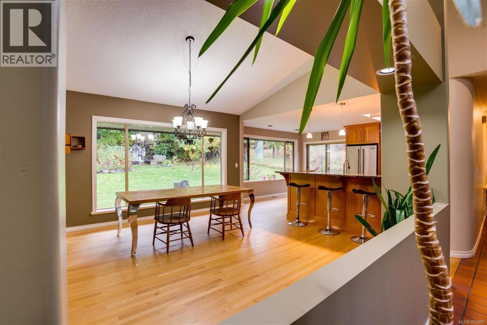 2310 Garry Oak Dr — photo 2